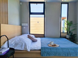 6 bedrooms, individually furnished, bed sheets - Luxury Houseboat for 2 People, by the sea (gmina Sianów)
