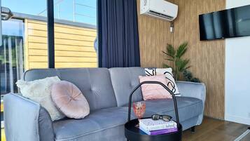 Comfort Mobile Home, 2 Bedrooms | Living room