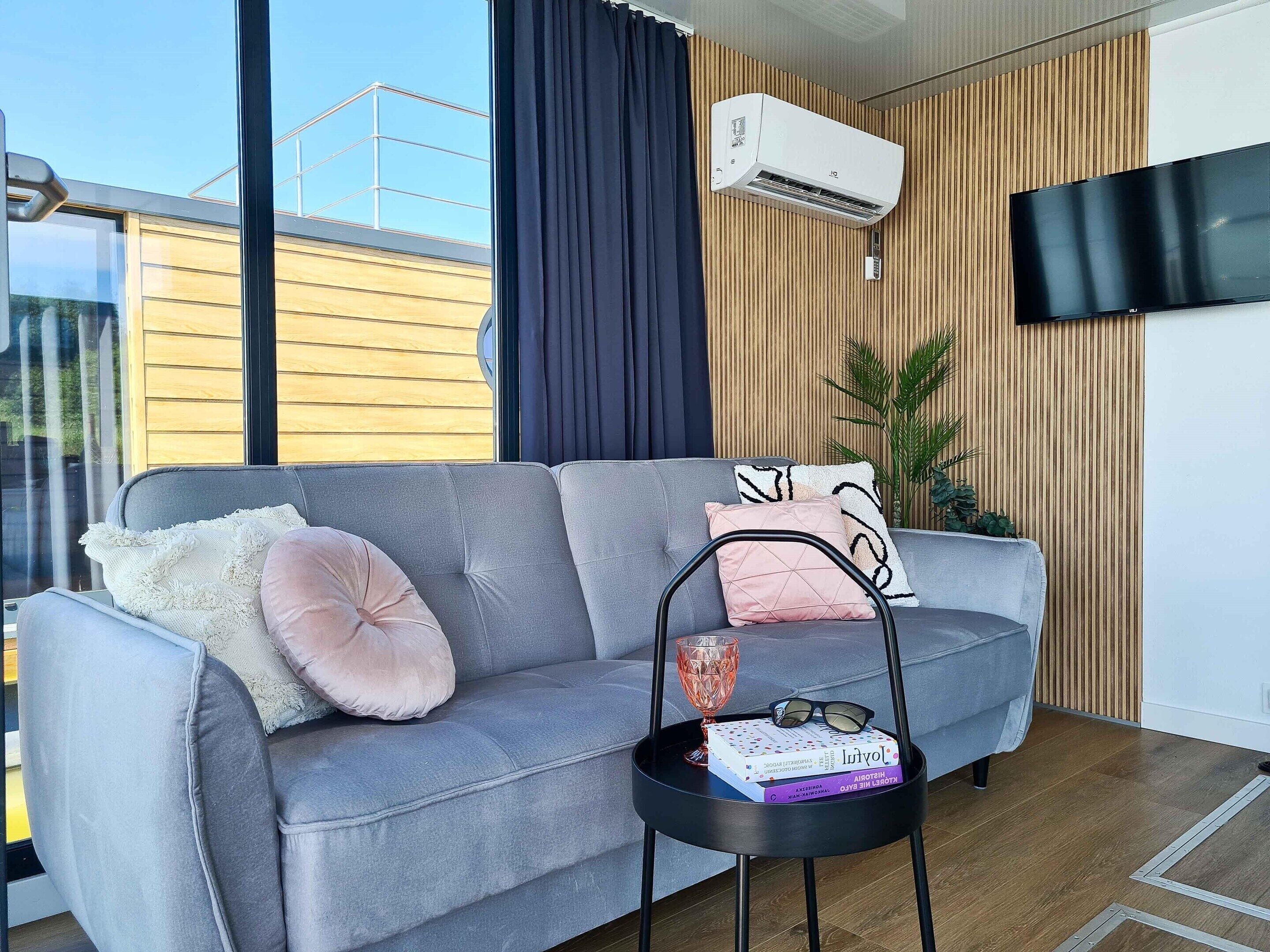 Comfort Mobile Home, 2 Bedrooms | Living room