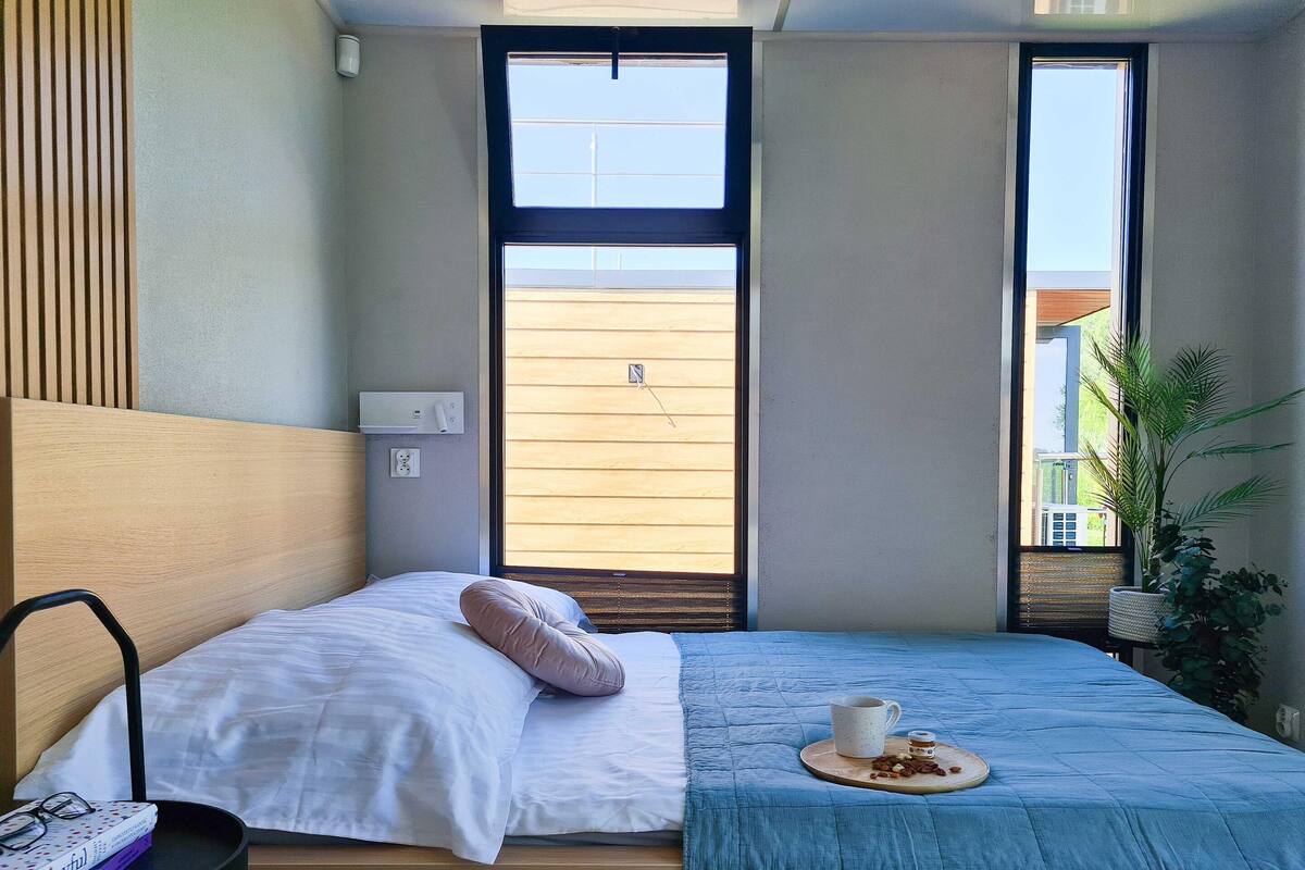 2 bedrooms, individually furnished, bed sheets