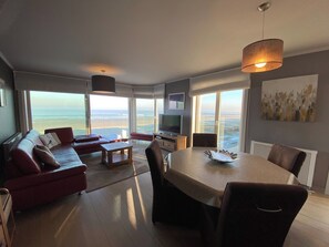 Classic Apartment, 2 Bedrooms | Living area - Seawind 502 Right on the Beach (Nieuwpoort)