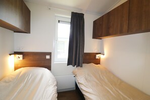 15 chambres, ameublement personnalisé, draps fournis