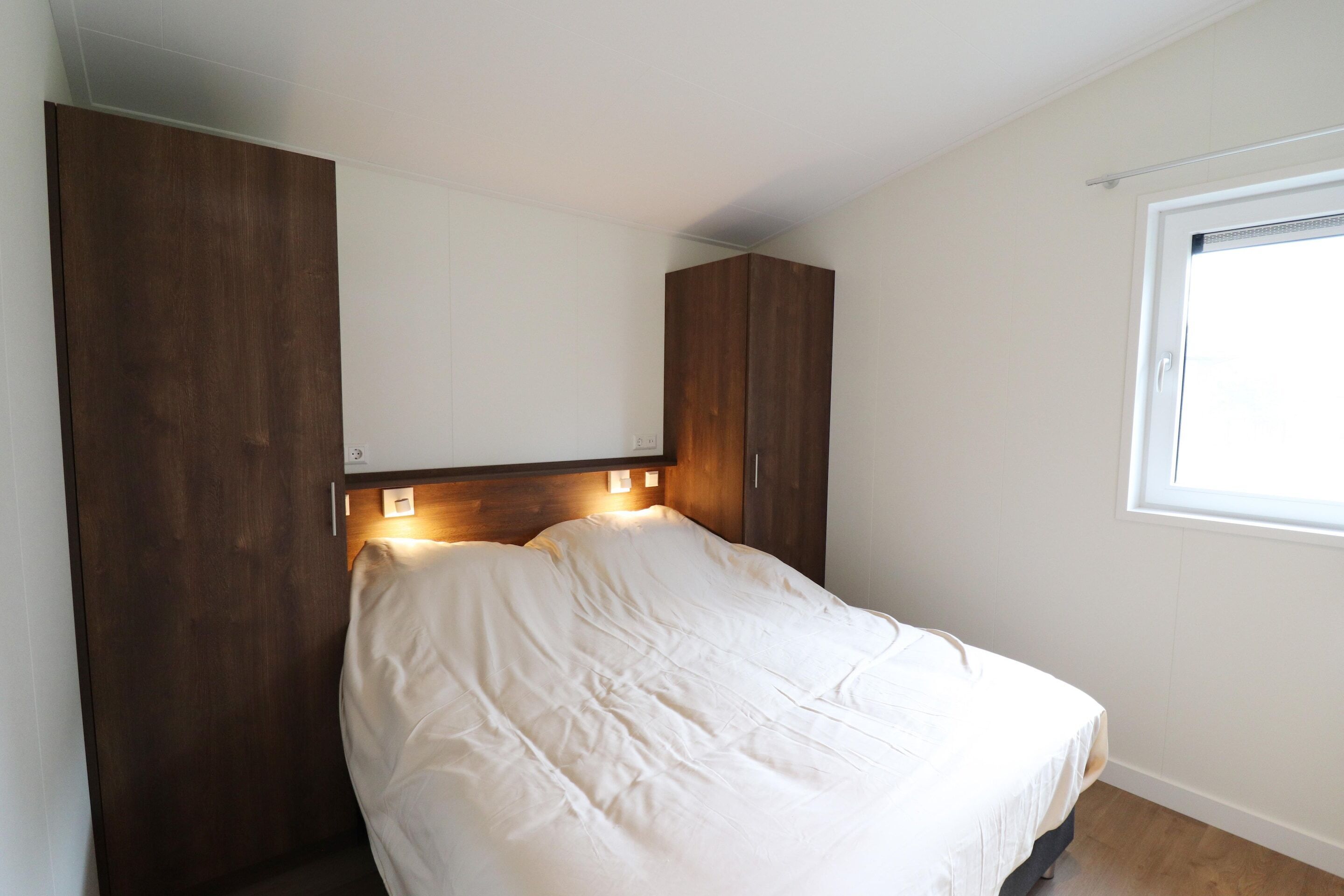 15 bedrooms, individually furnished, bed sheets