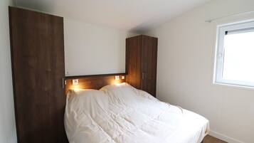 15 bedrooms, individually furnished, bed sheets