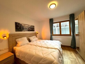 18 bedrooms, individually furnished, bed sheets