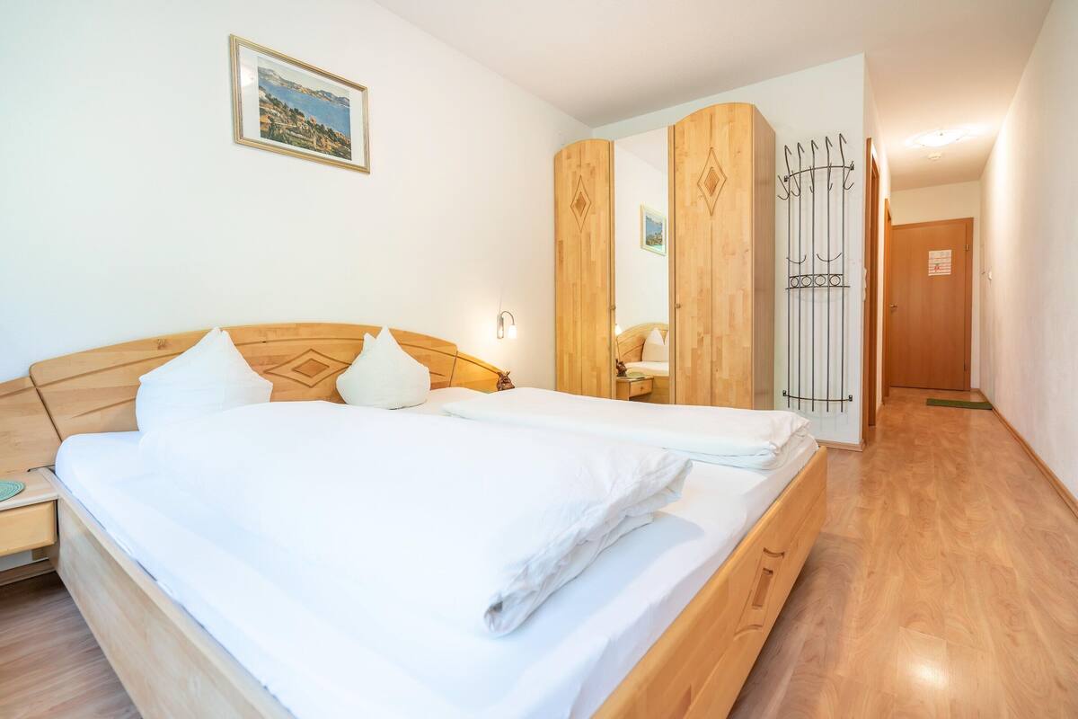 3 chambres, ameublement personnalisé, draps fournis