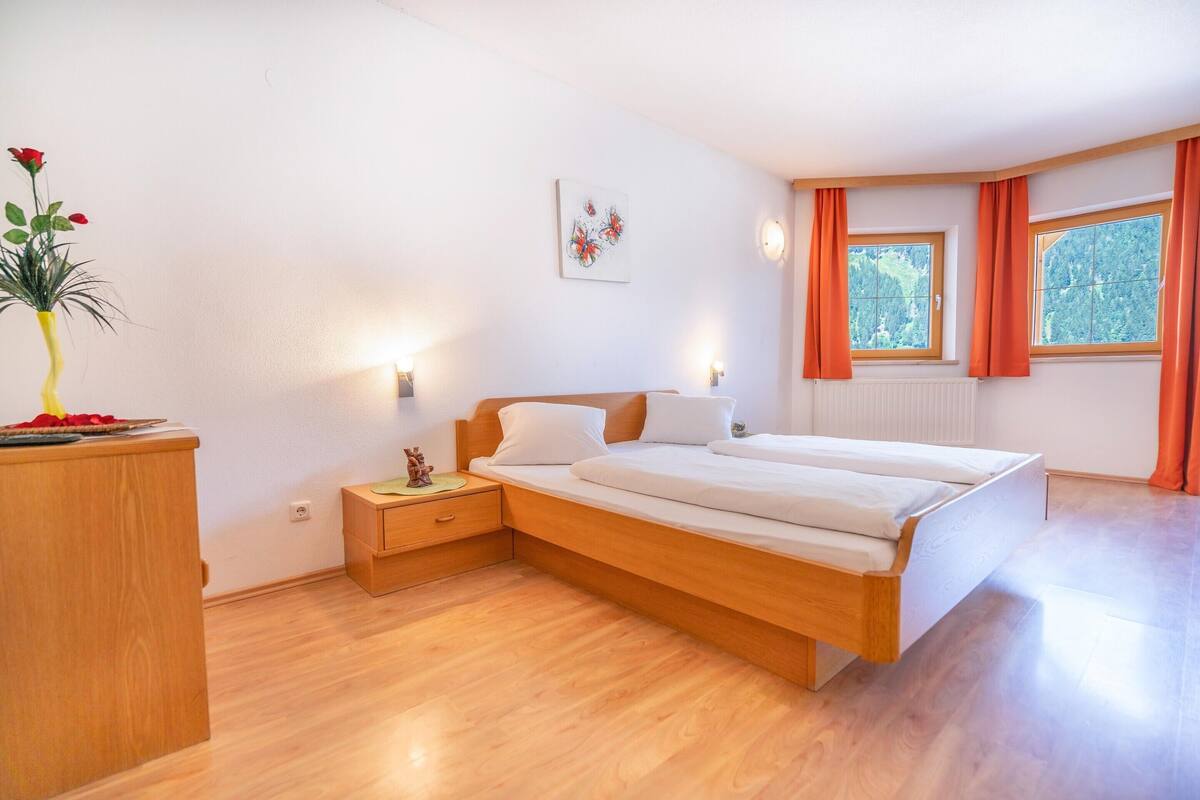 Comfort-Apartment, 1 Schlafzimmer | 18 Schlafzimmer, individuell eingerichtet, Bettwäsche