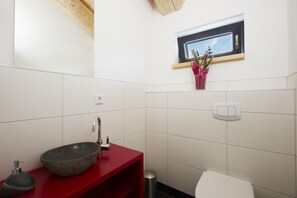 Classic Chalet, 3 Bedrooms | Bathroom | Shower - Cosy, Modern Canadian Wooden Chalet (Ladis)