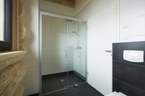 Chalet classique, 3 chambres | Salle de bain | Douche