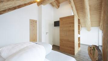 5 bilik tidur, dilengkapkan perabot secara berasingan, cadar katil