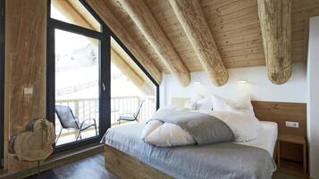 Comfort Chalet, 3 Bedrooms | 5 bilik tidur, dilengkapkan perabot secara berasingan, cadar katil