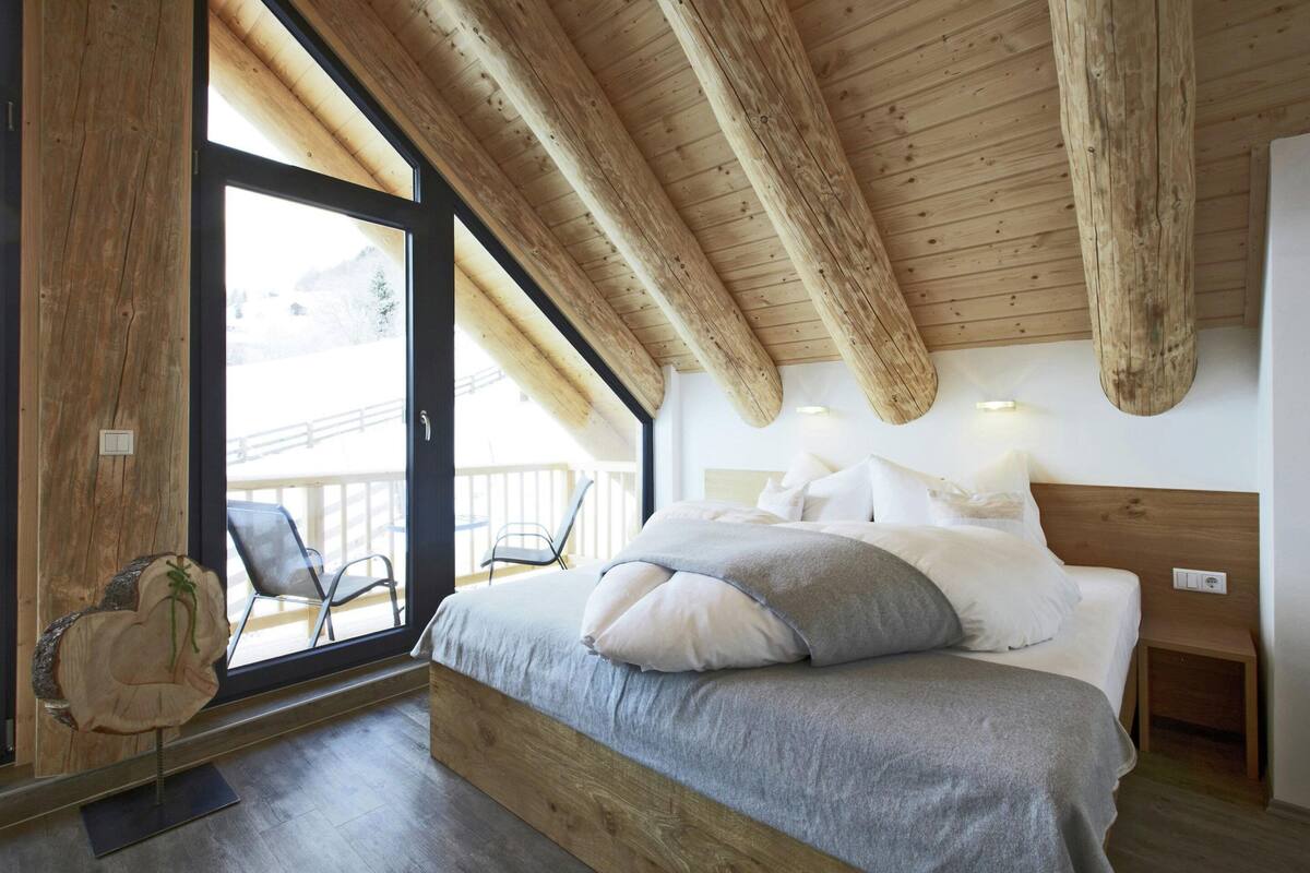 Klassieke chalet, 3 slaapkamers | 5 slaapkamers, individueel gemeubileerd, beddengoed