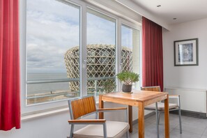 Comfort Apartment, 3 Bedrooms | Living room - Bright Apartment on the 5th Floor (Middelkerke)