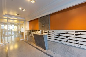 Apartamento clásico, 3 habitaciones | Recepción