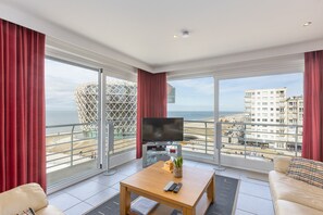 Comfort Apartment, 3 Bedrooms | Living room - Bright Apartment on the 5th Floor (Middelkerke)