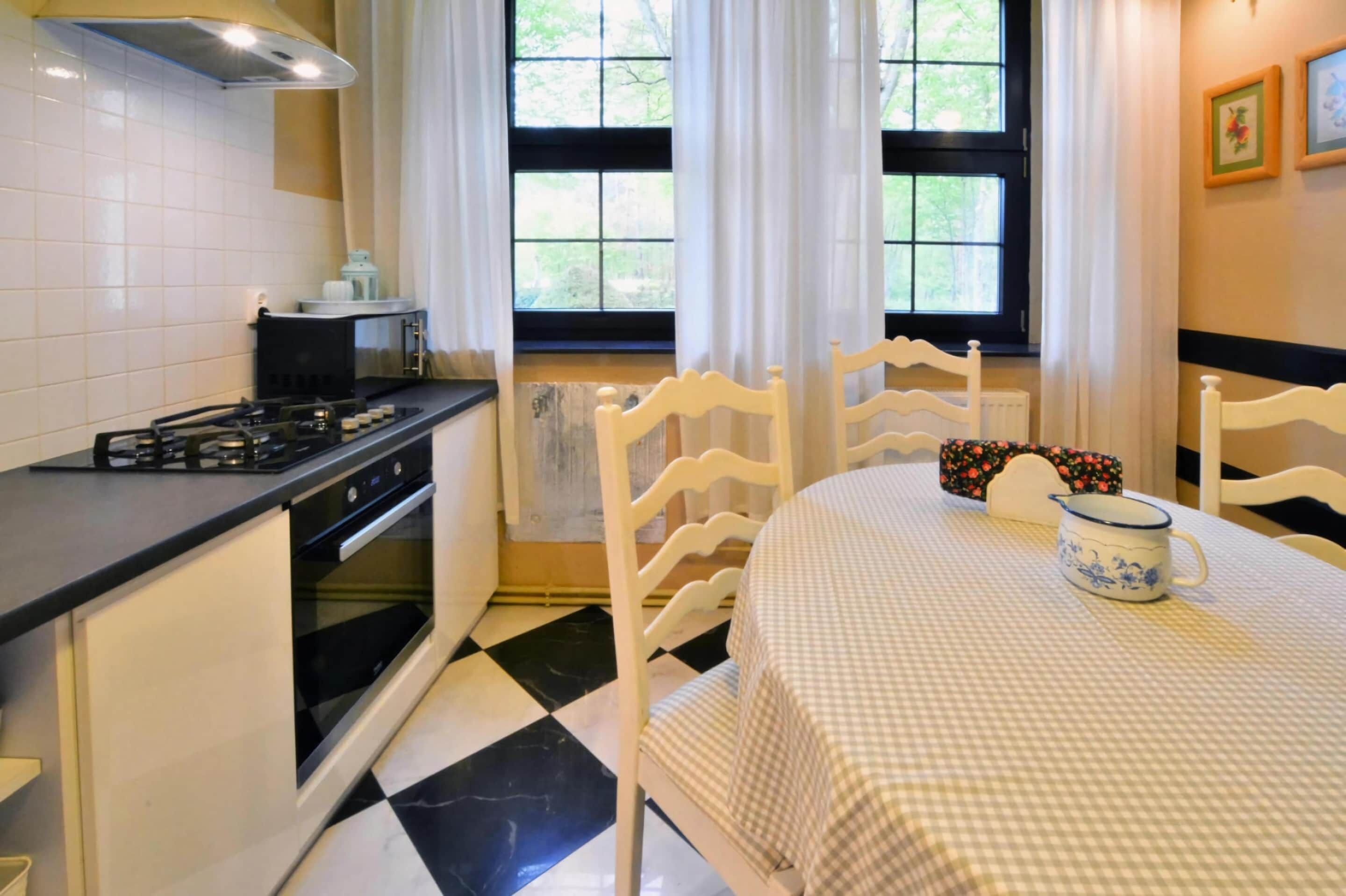 Comfort Villa, Multiple Bedrooms | Private kitchen | Fridge, microwave, oven, coffee/tea maker