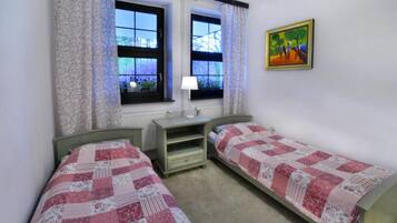 Classic Villa, Multiple Bedrooms | 18 bilik tidur, dilengkapkan perabot secara berasingan