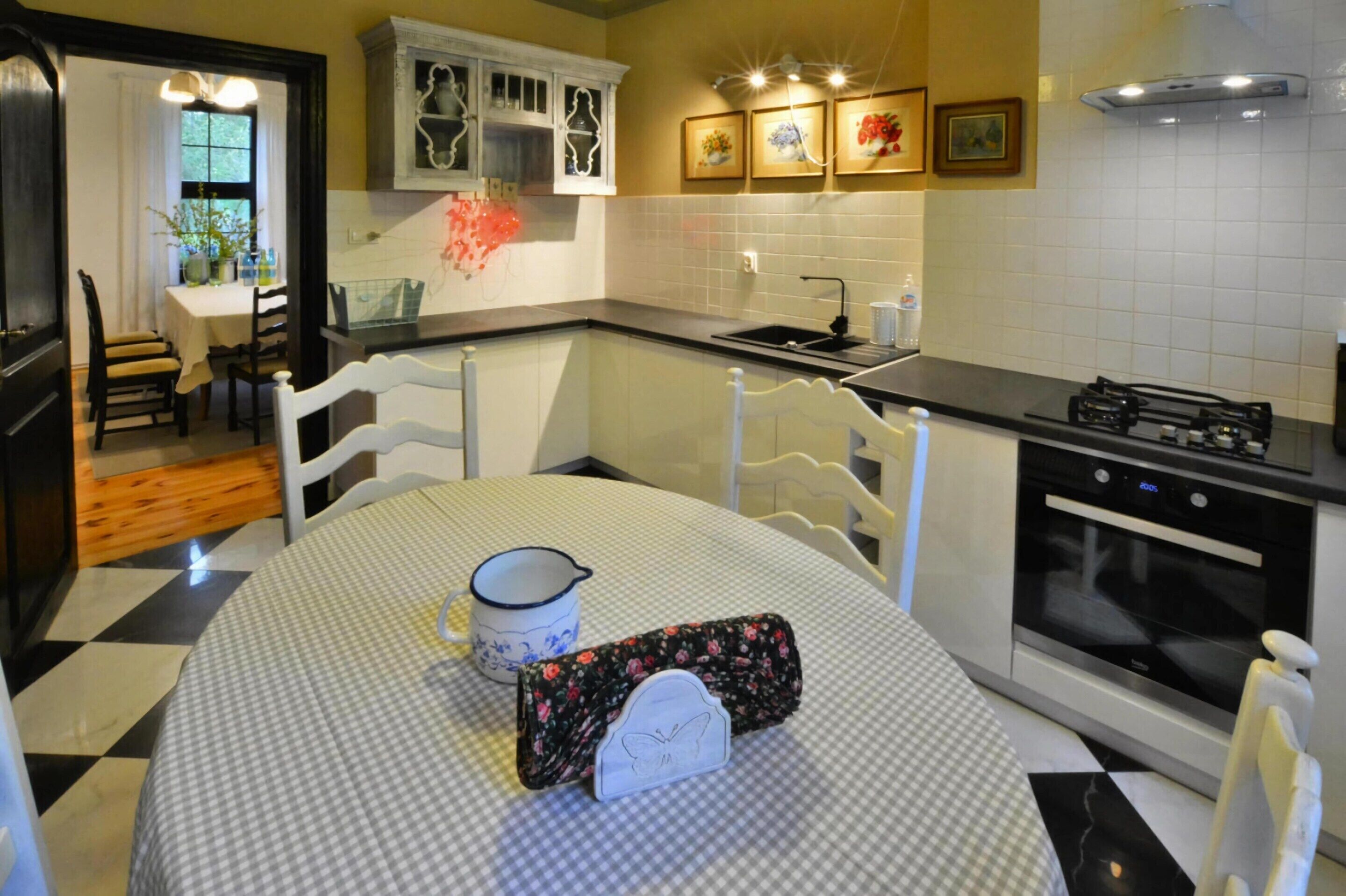 Comfort Villa, Multiple Bedrooms | Private kitchen | Fridge, microwave, oven, coffee/tea maker