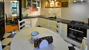 Comfort Villa, Multiple Bedrooms | Private kitchen | Fridge, microwave, oven, coffee/tea maker