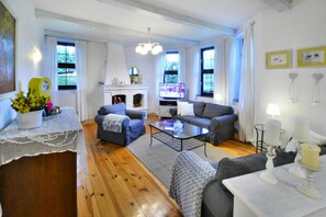 Comfort Villa, Multiple Bedrooms | Living room | Fireplace