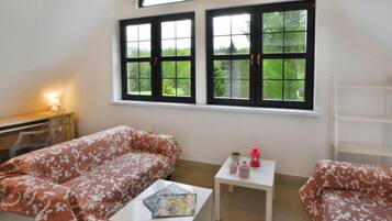 Classic Villa, Multiple Bedrooms | Living room | Fireplace