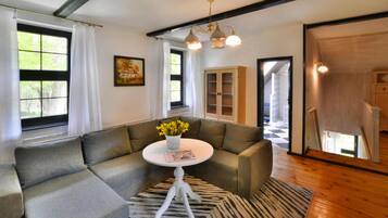 Deluxe Villa, Multiple Bedrooms | Living room