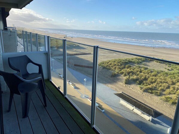 Deluxe Apartment, 2 Bedrooms | Property grounds - Seaflower 102 Right on the Beach (Nieuwpoort)