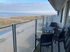 Elite Apartment, 3 Bedrooms | Outdoor dining - Seaflower 102 Right on the Beach (Nieuwpoort)