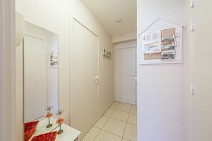 Classic Apartment, 2 Bedrooms | Reception