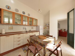 Maison Classique, 3 chambres | Cuisine privée | Réfrigérateur, micro-ondes, four, lave-vaisselle