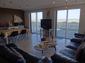 Comfort Apartment, 3 Bedrooms | Living room | DVD player - Apartment Located Directly on the Beach (Nieuwpoort)