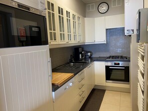 Classic Apartment, 2 Bedrooms | Private kitchen