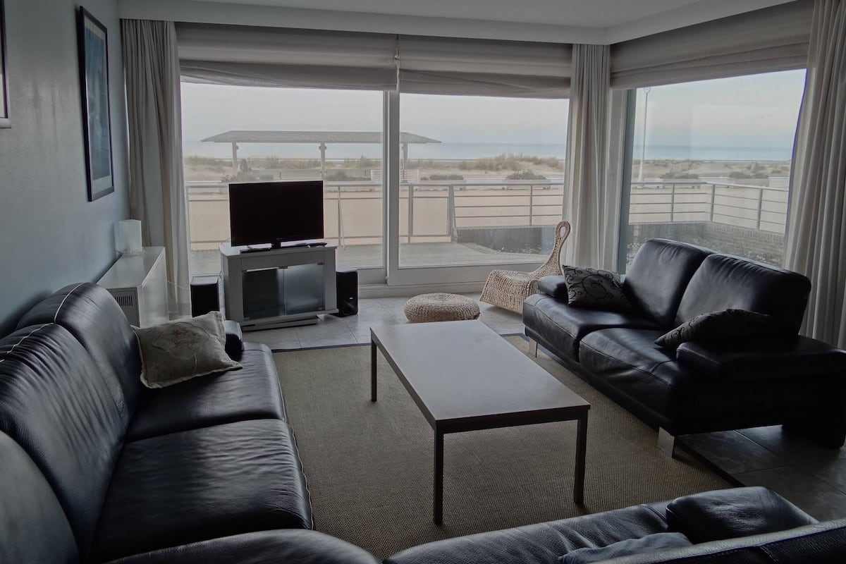 엘리트 아파트, 침실 4개 | 거실 | DVD 플레이어