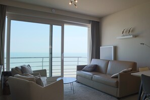 Comfort-Apartment, 2 Schlafzimmer | Wohnbereich | DVD-Player