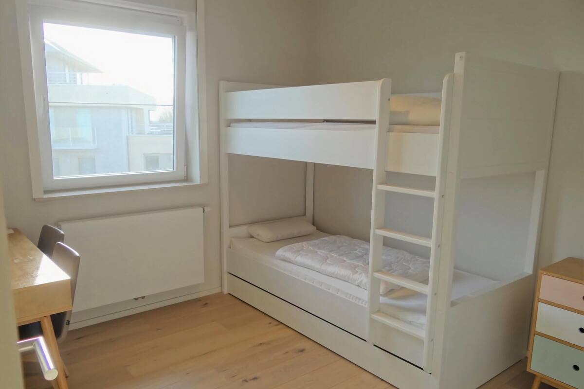 Classic Apartment, 2 Bedrooms | 10 bilik tidur, dilengkapkan perabot secara berasingan