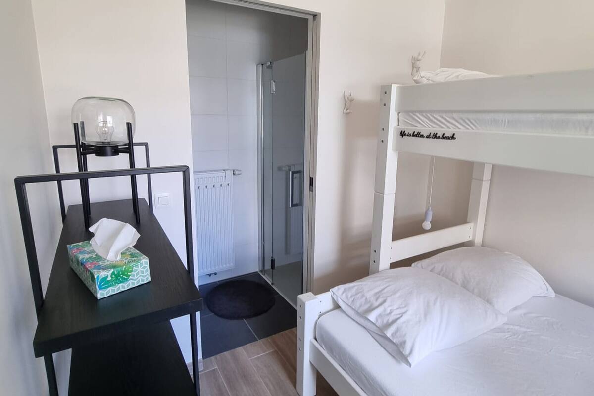 Comfort Apartment, 2 Bedrooms | 10 bilik tidur, dilengkapkan perabot secara berasingan