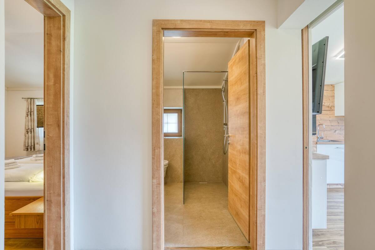 Classic Apartment, 3 Bedrooms | 3 bedrooms, individually furnished, bed sheets