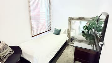 2 bedrooms, desk, iron/ironing board, bed sheets