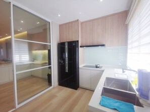 House, 3 Bedrooms | Private kitchen | Fridge, electric kettle, dining tables
