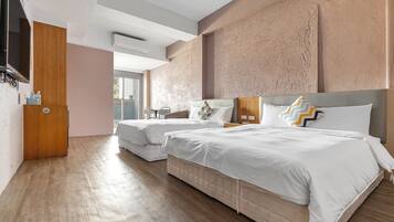 Quadruple Room with balcony | Blackout curtains, free WiFi, bed sheets