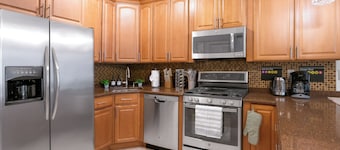 Modern Spacious 3BR Oasis <15 min to PATH