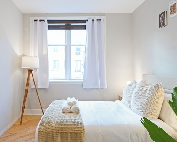 3 chambres, fer et planche à repasser, Wi-Fi, draps fournis