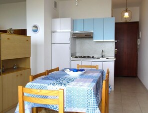 Apartment | Private kitchen - Holiday Home in Caorle Near Spiaggia Tartaruga (Caorle)