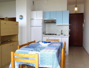 Private kitchen - Holiday Home in Caorle Near Spiaggia Tartaruga (Caorle)