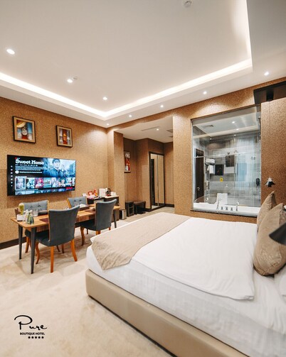Pure Boutique Hotel 