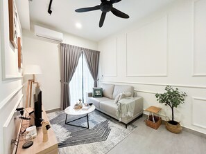 Căn hộ, 3 phòng ngủ | Khu phòng khách | TV màn hình phẳng 