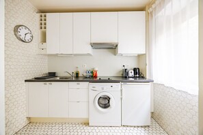 Microwave, oven, stovetop, coffee/tea maker