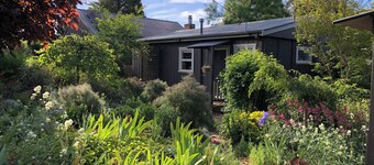 Maisie’s Cottage Cozy 2-bedroom cottage in historic Mount Victoria