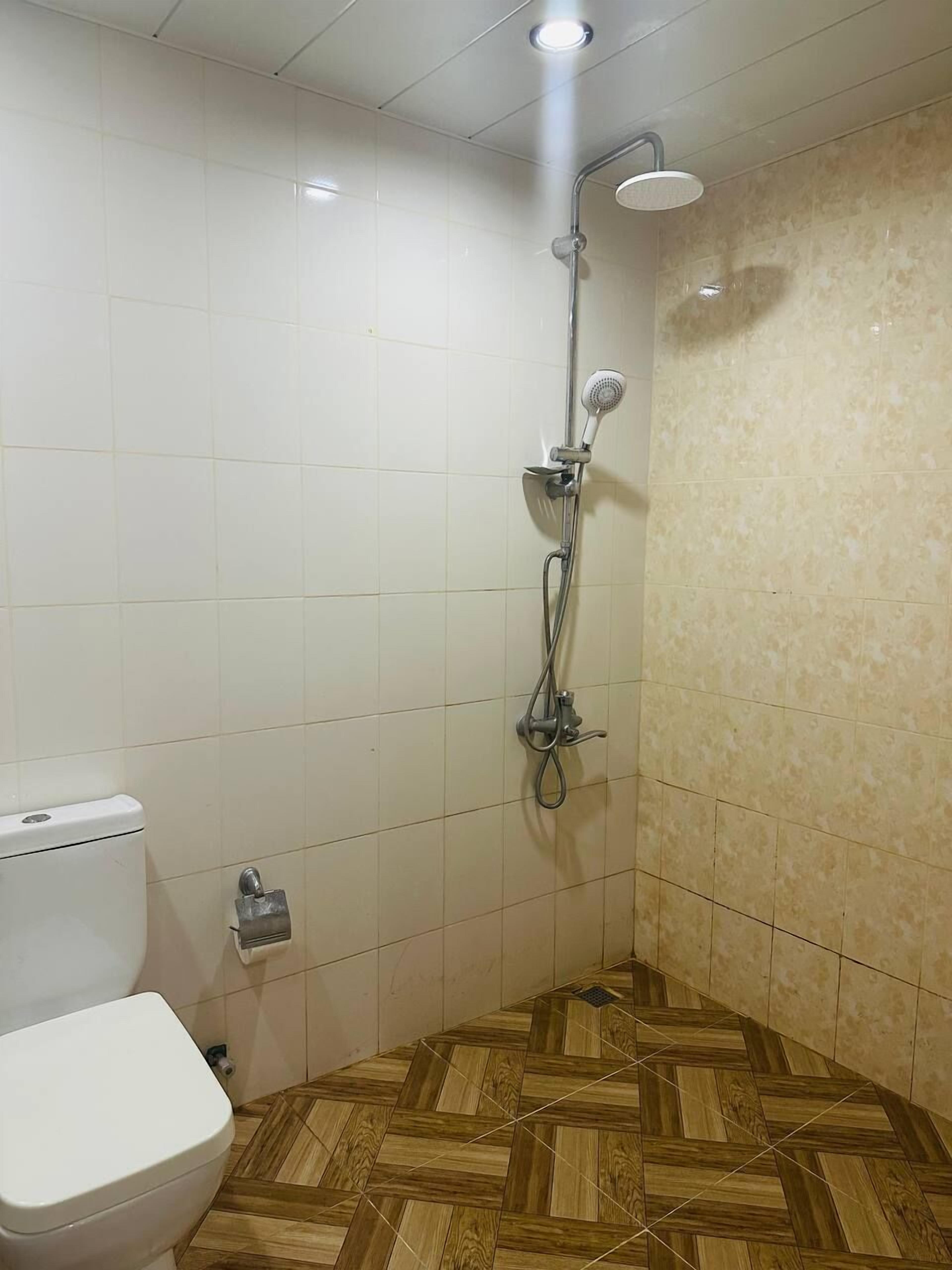 Standard Single Room | Bathroom | Hair dryer, towels, soap, shampoo