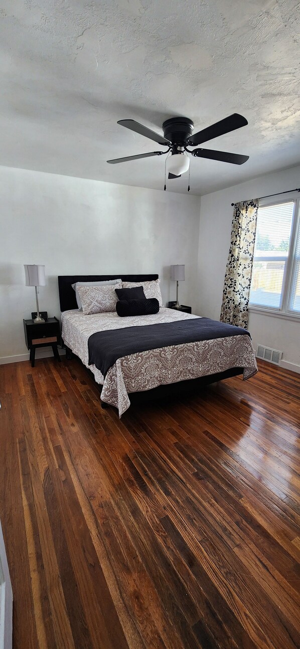 2 bedrooms, iron/ironing board, free WiFi, bed sheets